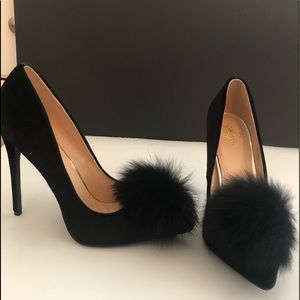 Black pumps